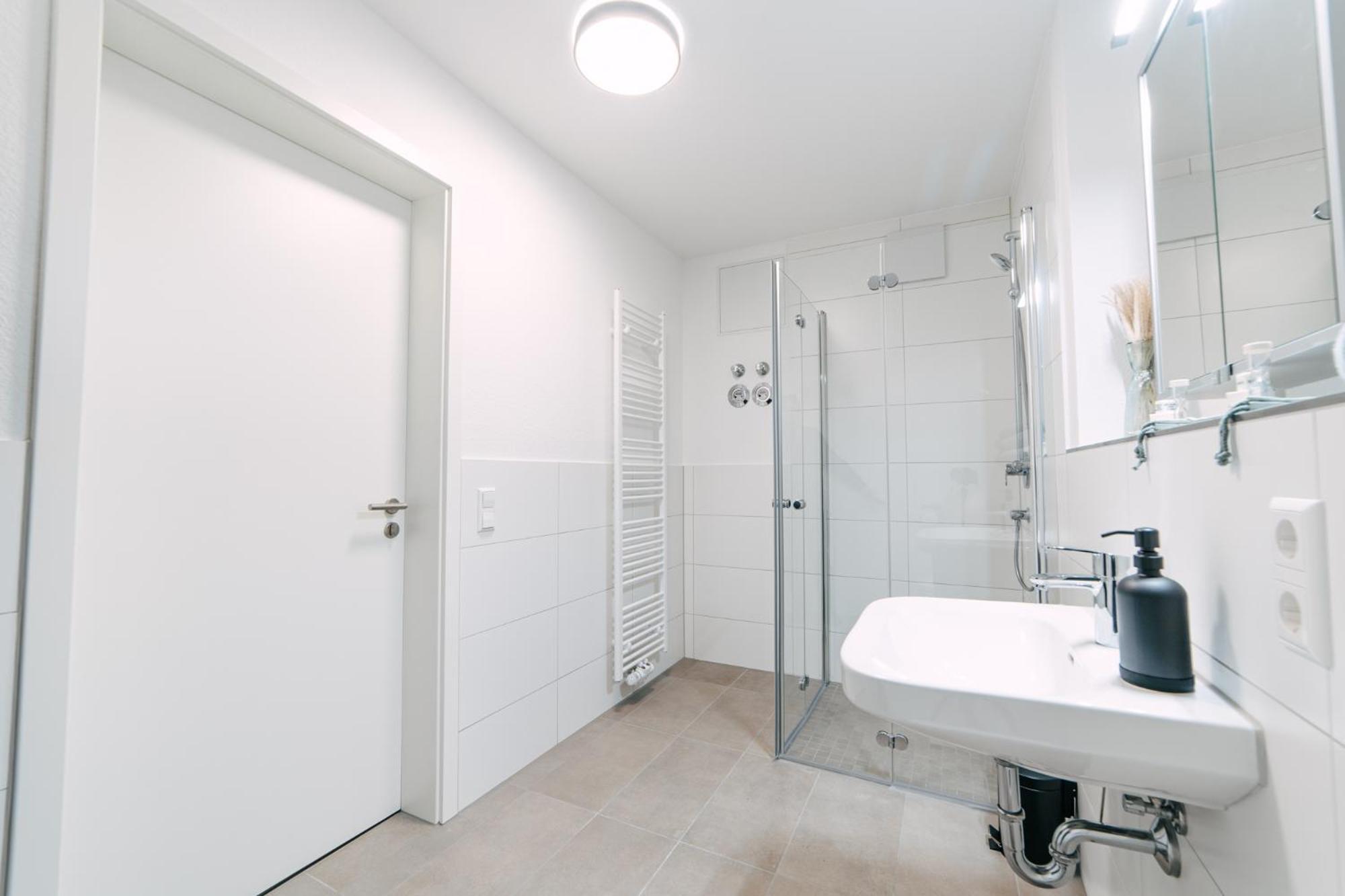Zentrahome - Balkon Outlet Zentral Smarttv Business Metzingen  Luaran gambar