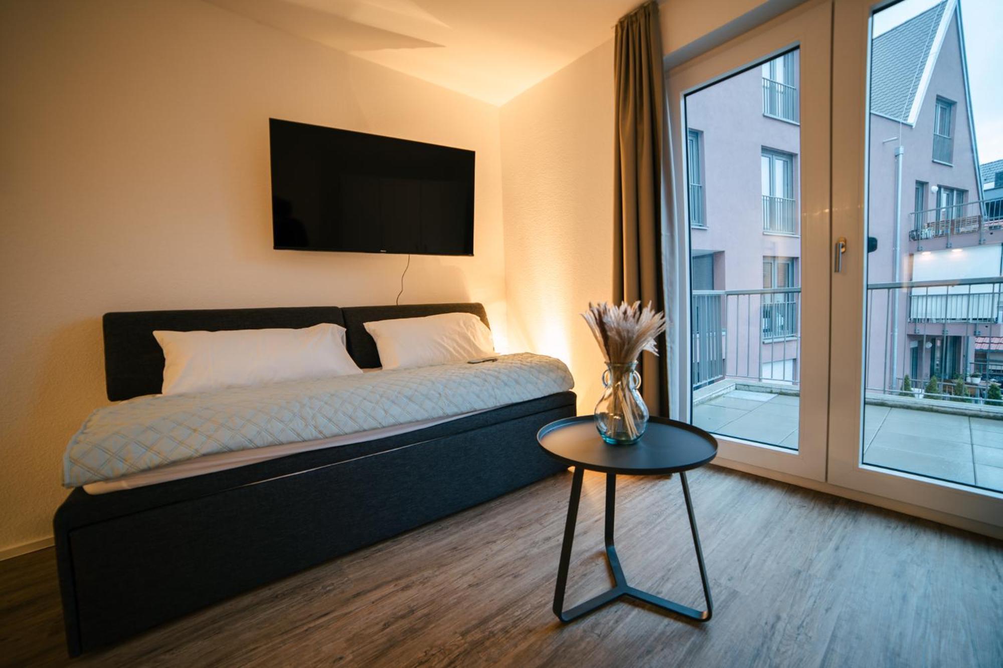 Zentrahome - Balkon Outlet Zentral Smarttv Business Metzingen  Luaran gambar